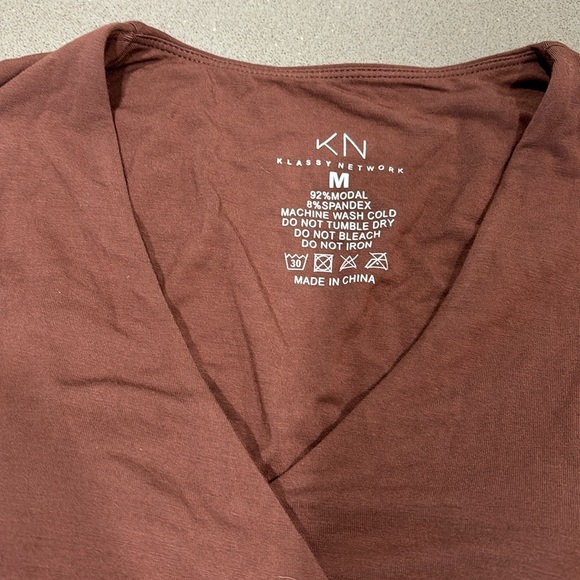 Klassy network cropped v neck long sleeve - Picture 2 of 2